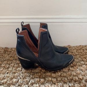 Jeffrey Campbell Cromwell bootie